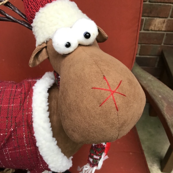 21 - NWOT- Plush Reindeer Indoor Holiday Decoration - Excellent Condition - Picture 3 of 6